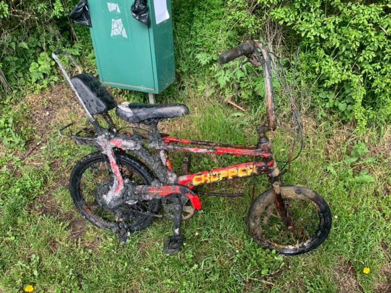tönkrement gyerekkerékpár, mágnessel felfedezve
