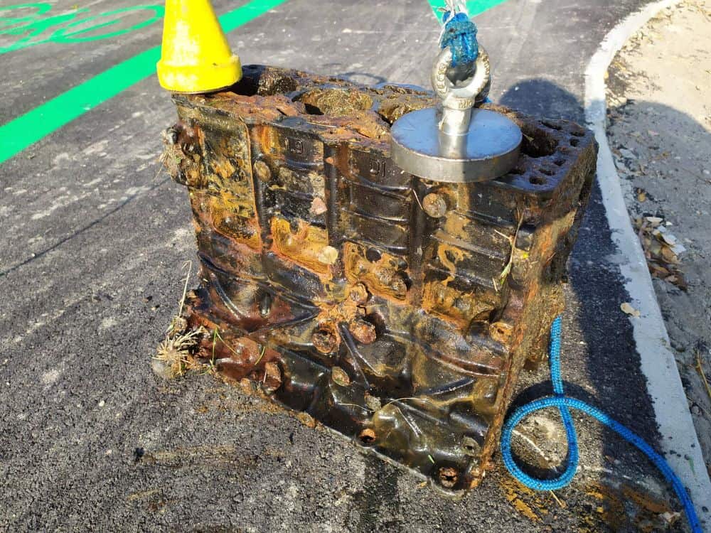 530 kg-os fishing magnet a motorra tapadva